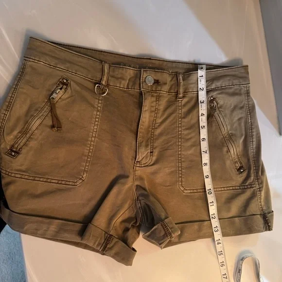 White House Black Market Tan Cargo Shorts Relaxed Fit - Picture 13 of 15